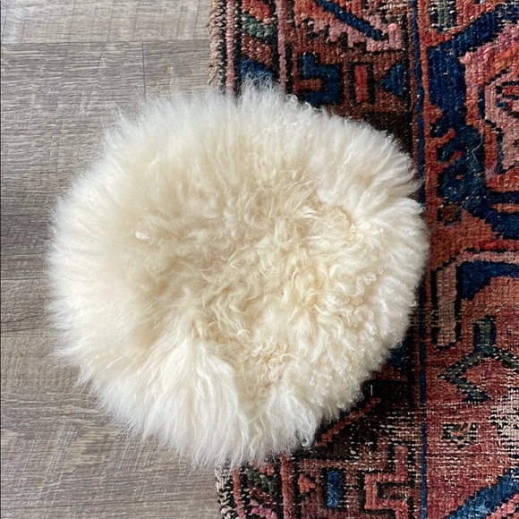 Vintage Accessories - •| vintage fluffy pillbox